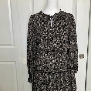 V-neck front tie short Prairie dress. This dress comes right above your knees.